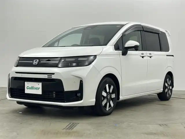 ホンダ フリード ハイブリット e:HEV AIR EX 岡山県 2025(令7)年 0.7万km プラチナホワイトパール 純正11.4インチナビ（LXM-247VFLi）/・FM/AM/Bluetooth/フルセグ/CD/DVD/全方位カメラ/ハーフレザーシート/・シートヒーター/両側パワースライドドア/ETC2.0/ドライブレコーダー/ホンダセンシング/・衝突軽減ブレーキ/・車線逸脱警報/・アダプティブクルーズコントロール/・オートハイビーム/BSM/オートブレーキホールド/純正フロアマット/純正アルミ/新車保証書/取扱説明書/スペアキー×１