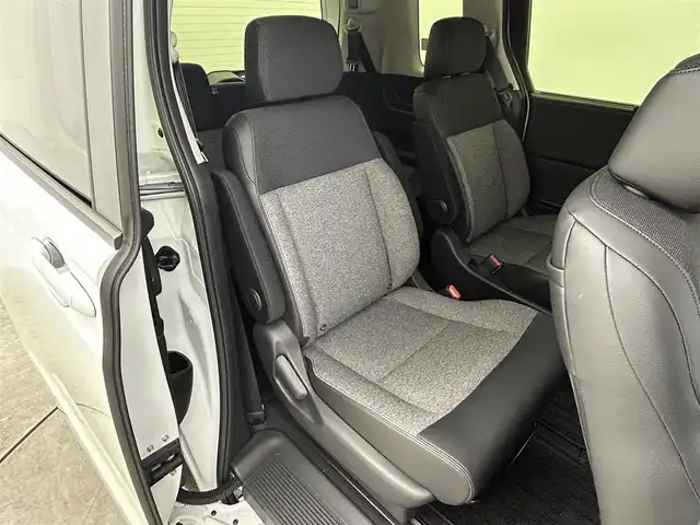 ホンダ フリード ハイブリット e:HEV AIR EX 岡山県 2025(令7)年 0.7万km プラチナホワイトパール 純正11.4インチナビ（LXM-247VFLi）/・FM/AM/Bluetooth/フルセグ/CD/DVD/全方位カメラ/ハーフレザーシート/・シートヒーター/両側パワースライドドア/ETC2.0/ドライブレコーダー/ホンダセンシング/・衝突軽減ブレーキ/・車線逸脱警報/・アダプティブクルーズコントロール/・オートハイビーム/BSM/オートブレーキホールド/純正フロアマット/純正アルミ/新車保証書/取扱説明書/スペアキー×１