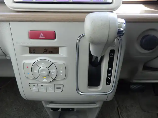 スズキ ラパン X 千葉県 2017(平29)年 6万km フェニックスレッドパール 社外メモリーナビ/地デジTV/【DVD/CD再生機能　Bluetooth接続】/運転席シートヒーター/革巻きステアリング/ウインカーミラー/HID/純正14インチアルミホイル/携帯リモコン
