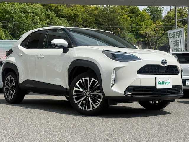 トヨタ ヤリスクロス Z 大阪府 2022(令4)年 2.2万km ホワイトパールクリスタルシャイン /ワンオーナー//衝突軽減ブレーキ//レーンキープアシスト//追従クルーズコントロール//ビルトインETC//ディスプレーオーディオ/・ラジオ/USB/Bluetooth//バックカメラ//ステアリングスイッチ//ハーフレザーシート//前席シートヒーター//オートハイビーム//純正18AW//前後ドラレコ【DC-DR652】//革巻きH