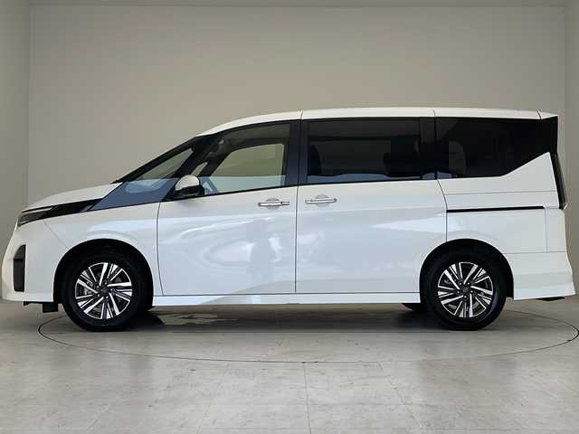 日産 セレナ ハイウェイスター V 愛知県 2023(令5)年 3.6万km プリズムホワイト プロパイロット/衝突軽減システム/全方位カメラ/両側パワースライドドア/クルーズコントロール/フルセグ/Bluetooth/バックカメラ/コーナーセンサー/純正アルミホイール/ブラインドスポットモニター/LEDヘッドライト/パドルシフト/イージーオープン機能/リアオートエアコン/インテリジェントミラー/オートマチックハイビーム/ETC/ステアリングスイッチ/スマートキー/プッシュスタート