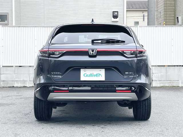 ホンダ ヴェゼル ハイブリッド e:HEV Z 栃木県 2023(令5)年 3.8万km メテオロイドグレーメタリック Honda SENSING/・衝突軽減ブレーキ(CMBS)/・誤発進抑制機能/・後方誤発進抑制機能/・近距離衝突軽減ブレーキ/・歩行者事故低減ステアリング/・路外逸脱抑制機能/・渋滞追従機能付アダプティブクルーズコントロー(ACC)/・車線維持支援システム(LKAS)/・トラフィックジャムアシスト(渋滞運転支援機能)/・先行車発進お知らせ機能/・標識認識機能/・オートハイビーム/・パーキングセンサーシステム/アダプティブドライビングビーム/ハンズフリーアクセスパワーテールゲート/純正9インチSDナビ［VXU-235VZi］/・フルセグ/・Bluetooth/・DVD/CD/SD/・USB/リアワイドカメラ/ETC/コンビシート/運転席＆助手席シートヒーター/パドルシフト/フルLEDヘッドライト/18インチアルミホイール