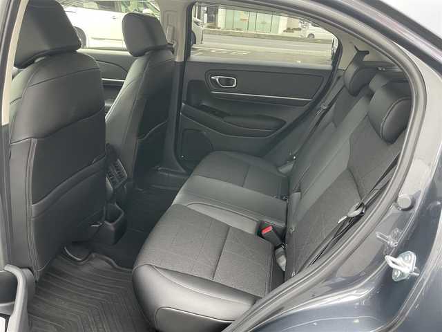 ホンダ ヴェゼル ハイブリッド e:HEV Z 栃木県 2023(令5)年 3.8万km メテオロイドグレーメタリック Honda SENSING/・衝突軽減ブレーキ(CMBS)/・誤発進抑制機能/・後方誤発進抑制機能/・近距離衝突軽減ブレーキ/・歩行者事故低減ステアリング/・路外逸脱抑制機能/・渋滞追従機能付アダプティブクルーズコントロー(ACC)/・車線維持支援システム(LKAS)/・トラフィックジャムアシスト(渋滞運転支援機能)/・先行車発進お知らせ機能/・標識認識機能/・オートハイビーム/・パーキングセンサーシステム/アダプティブドライビングビーム/ハンズフリーアクセスパワーテールゲート/純正9インチSDナビ［VXU-235VZi］/・フルセグ/・Bluetooth/・DVD/CD/SD/・USB/リアワイドカメラ/ETC/コンビシート/運転席＆助手席シートヒーター/パドルシフト/フルLEDヘッドライト/18インチアルミホイール