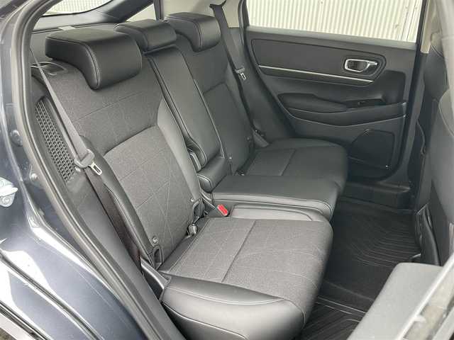 ホンダ ヴェゼル ハイブリッド e:HEV Z 栃木県 2023(令5)年 3.8万km メテオロイドグレーメタリック Honda SENSING/・衝突軽減ブレーキ(CMBS)/・誤発進抑制機能/・後方誤発進抑制機能/・近距離衝突軽減ブレーキ/・歩行者事故低減ステアリング/・路外逸脱抑制機能/・渋滞追従機能付アダプティブクルーズコントロー(ACC)/・車線維持支援システム(LKAS)/・トラフィックジャムアシスト(渋滞運転支援機能)/・先行車発進お知らせ機能/・標識認識機能/・オートハイビーム/・パーキングセンサーシステム/アダプティブドライビングビーム/ハンズフリーアクセスパワーテールゲート/純正9インチSDナビ［VXU-235VZi］/・フルセグ/・Bluetooth/・DVD/CD/SD/・USB/リアワイドカメラ/ETC/コンビシート/運転席＆助手席シートヒーター/パドルシフト/フルLEDヘッドライト/18インチアルミホイール