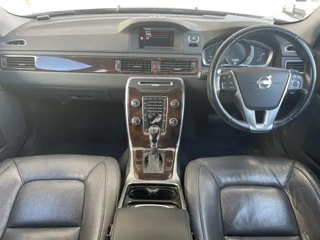 ボルボ Ｖ７０ T4 SE 兵庫県 2014(平26)年 7.8万km 黒 純正ＳＤナビ/・ワンセグＴＶ/・ＡＵＸ/・ＵＳＢ/・オートライト/・純正アルミ/・純正フロアマット/・パドルシフト/・シートヒーター/・エアーシート/・レザーシート/・パワーシート/・スマートキー×２/・取説/・保証書/・パドルシフト/・ルーフレール