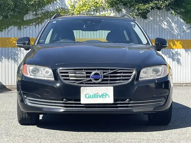 ボルボ Ｖ７０ T4 SE 兵庫県 2014(平26)年 7.8万km 黒 純正ＳＤナビ/・ワンセグＴＶ/・ＡＵＸ/・ＵＳＢ/・オートライト/・純正アルミ/・純正フロアマット/・パドルシフト/・シートヒーター/・エアーシート/・レザーシート/・パワーシート/・スマートキー×２/・取説/・保証書/・パドルシフト/・ルーフレール