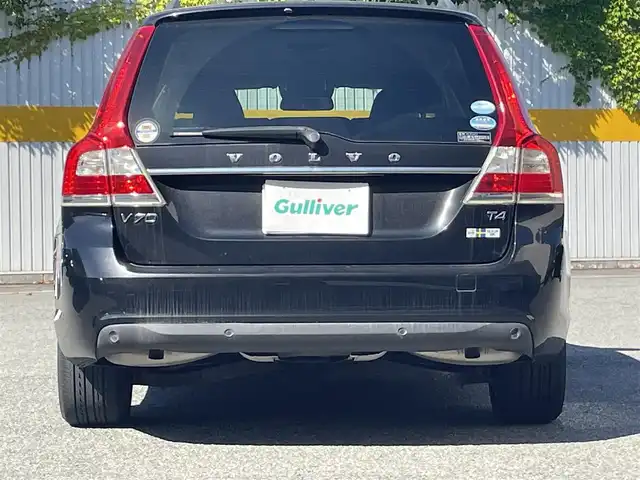 ボルボ Ｖ７０ T4 SE 兵庫県 2014(平26)年 7.8万km 黒 純正ＳＤナビ/・ワンセグＴＶ/・ＡＵＸ/・ＵＳＢ/・オートライト/・純正アルミ/・純正フロアマット/・パドルシフト/・シートヒーター/・エアーシート/・レザーシート/・パワーシート/・スマートキー×２/・取説/・保証書/・パドルシフト/・ルーフレール
