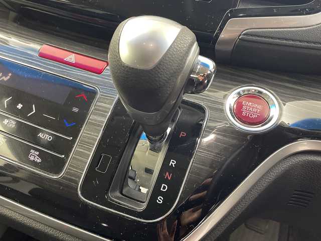 ホンダ オデッセイ アブソルート EX 岐阜県 2015(平27)年 5.7万km プレミアムヴィーナスブラックP アルパインフリップダウンモニター/純正ナビ/CD/DVD/Bluetooth/フルセグTV/両側パワースライドドア/ブラインドスポットモニター/バックカメラ/衝突軽減ブレーキ/アダプティブクルーズコントロール/レーンキープアシスト/パワーシート/ビルトインETC/パドルシフト/革巻きステアリング/ハーフレザーシート/オットマン