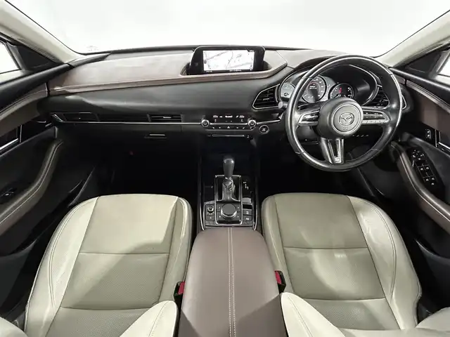 マツダ ＣＸ－３０ XD Lパッケージ 佐賀県 2020(令2)年 4.1万km マシーングレープレミアムM 純正8型ナビ/（ＡＭ/ＦＭ/CD/DVD/Bluetooth/フルセグTV）/全周囲カメラ/クルーズコントロール(追従あり)/パワーバックドア/衝突被害軽減システム/ETC/レーンアシスト/シートヒーター/レザーシート/パワーシート/シートメモリ/オートエアコン/盗難防止装置/横滑り防止装置/オートライト/オートマチックハイビーム/スマートキー/プッシュスタート/パドルシフト/コーナーセンサー/LEDヘッドライト/純正フロアマット/純正18インチアルミホイール/ステアリングスイッチ/ドアバイザー