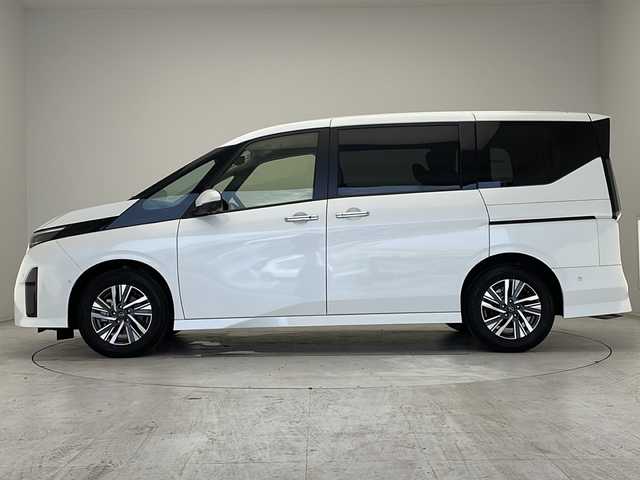 日産 セレナ e－パワー ハイウェイスター V 愛知県 2023(令5)年 3.8万km ホワイト プロパイロット/衝突軽減システム/全方位カメラ/両側パワースライドドア/レーダークルーズコントロール/Bluetooth/バックカメラ/イージーオープン機能/コーナーセンサー/純正アルミホイール/ETC2.0/ブラインドスポットモニター/LEDヘッドライト/インテリジェントミラー/リアオートエアコン/オートマチックハイビーム/ドライブレコーダー/ステアリングスイッチ/スマートキー/プッシュスタート