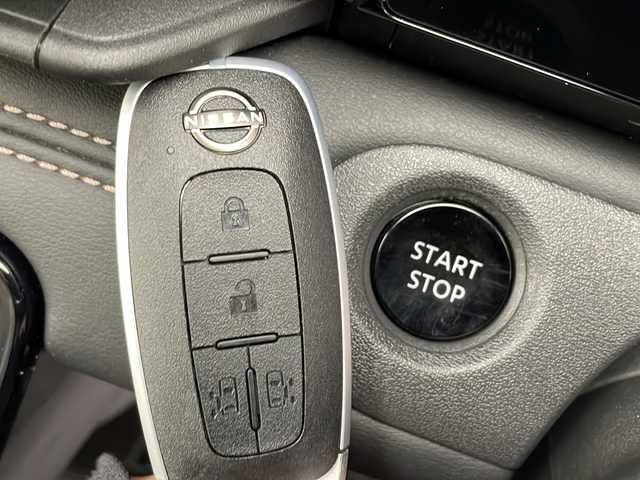 日産 セレナ e－パワー ハイウェイスター V 愛知県 2023(令5)年 3.8万km ホワイト プロパイロット/衝突軽減システム/全方位カメラ/両側パワースライドドア/レーダークルーズコントロール/Bluetooth/バックカメラ/イージーオープン機能/コーナーセンサー/純正アルミホイール/ETC2.0/ブラインドスポットモニター/LEDヘッドライト/インテリジェントミラー/リアオートエアコン/オートマチックハイビーム/ドライブレコーダー/ステアリングスイッチ/スマートキー/プッシュスタート