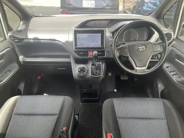 トヨタ ヴォクシー ZS 群馬県 2014(平26)年 14.4万km ホワイトパールクリスタルシャイン 純正SDナビ、地デジ、Bluetooth、CD、DVD/　（NSZT-Y62G）/バックカメラ/TVキャンセラー/革巻きステア/社外フリップダウンモニター/両側パワースライドドア/スマートキー×２/LEDヘッドライト/ビルトインETC/ドアバイザー/整備手帳、取説