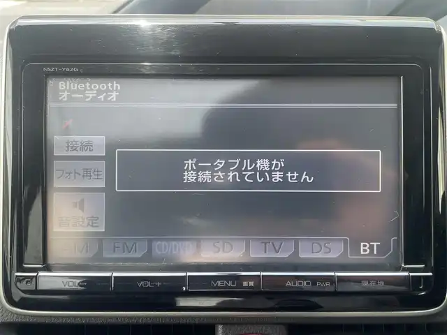トヨタ ヴォクシー ZS 群馬県 2014(平26)年 14.4万km ホワイトパールクリスタルシャイン 純正SDナビ、地デジ、Bluetooth、CD、DVD/　（NSZT-Y62G）/バックカメラ/TVキャンセラー/革巻きステア/社外フリップダウンモニター/両側パワースライドドア/スマートキー×２/LEDヘッドライト/ビルトインETC/ドアバイザー/整備手帳、取説