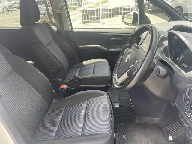 トヨタ ヴォクシー ZS 群馬県 2014(平26)年 14.4万km ホワイトパールクリスタルシャイン 純正SDナビ、地デジ、Bluetooth、CD、DVD/　（NSZT-Y62G）/バックカメラ/TVキャンセラー/革巻きステア/社外フリップダウンモニター/両側パワースライドドア/スマートキー×２/LEDヘッドライト/ビルトインETC/ドアバイザー/整備手帳、取説