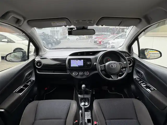 トヨタ ヴィッツ F セーフティエディション 三重県 2018(平30)年 8.7万km ボルドーマイカメタリック ♪ワンオーナー/♪車検 令和9年3月27日迄/プリクラッシュセーフティ/レーンディパーチャーアラート/オートマチックハイビーム/スマートキー×2/プッシュスタート/ドライブレコーダー/社外ナビ/・CD・SD録音・USB/・フルセグ・DVD再生/・Bluetoothオーディオ/・バックカメラ/ステアリングスイッチ/ウィンカーミラー/オートリトラクタブルミラー/ヘッドライトレベライザー/プライバシーガラス/フロアマット/ドアバイザー