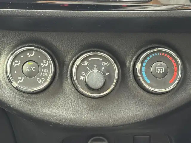 トヨタ ヴィッツ F セーフティエディション 三重県 2018(平30)年 8.7万km ボルドーマイカメタリック ♪ワンオーナー/♪車検 令和9年3月27日迄/プリクラッシュセーフティ/レーンディパーチャーアラート/オートマチックハイビーム/スマートキー×2/プッシュスタート/ドライブレコーダー/社外ナビ/・CD・SD録音・USB/・フルセグ・DVD再生/・Bluetoothオーディオ/・バックカメラ/ステアリングスイッチ/ウィンカーミラー/オートリトラクタブルミラー/ヘッドライトレベライザー/プライバシーガラス/フロアマット/ドアバイザー