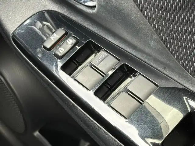 トヨタ ヴィッツ F セーフティエディション 三重県 2018(平30)年 8.7万km ボルドーマイカメタリック ♪ワンオーナー/♪車検 令和9年3月27日迄/プリクラッシュセーフティ/レーンディパーチャーアラート/オートマチックハイビーム/スマートキー×2/プッシュスタート/ドライブレコーダー/社外ナビ/・CD・SD録音・USB/・フルセグ・DVD再生/・Bluetoothオーディオ/・バックカメラ/ステアリングスイッチ/ウィンカーミラー/オートリトラクタブルミラー/ヘッドライトレベライザー/プライバシーガラス/フロアマット/ドアバイザー