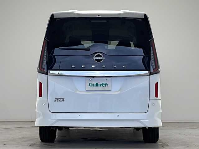 日産 セレナ ハイウェイスター V 愛知県 2023(令5)年 2.5万km プリズムホワイト プロパイロット/衝突被害軽減ブレーキ/純正ディスプレイオーディオ（ナビあり）/フリップダウンモニター/全方位カメラ/両側パワースライドドア/レーダークルーズコントロール/シートヒーター/Bluetooth/バックカメラ/イージーオープン機能/コーナーセンサー/純正アルミホイール/ETC2.0/ブラインドスポットモニター/LEDヘッドライト/パドルシフト/インテリジェントミラー/ステアリングヒーター/リアオートエアコン/オートマチックハイビーム/ステアリングスイッチ/スマートキー/プッシュスタート