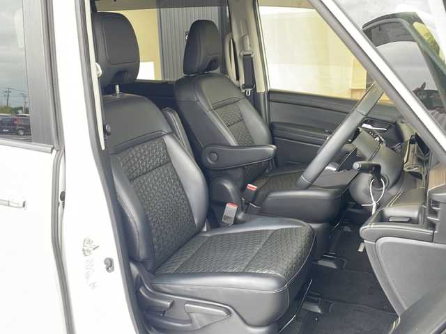 日産 セレナ ハイウェイスター V 愛知県 2023(令5)年 2.5万km プリズムホワイト プロパイロット/衝突被害軽減ブレーキ/純正ディスプレイオーディオ（ナビあり）/フリップダウンモニター/全方位カメラ/両側パワースライドドア/レーダークルーズコントロール/シートヒーター/Bluetooth/バックカメラ/イージーオープン機能/コーナーセンサー/純正アルミホイール/ETC2.0/ブラインドスポットモニター/LEDヘッドライト/パドルシフト/インテリジェントミラー/ステアリングヒーター/リアオートエアコン/オートマチックハイビーム/ステアリングスイッチ/スマートキー/プッシュスタート
