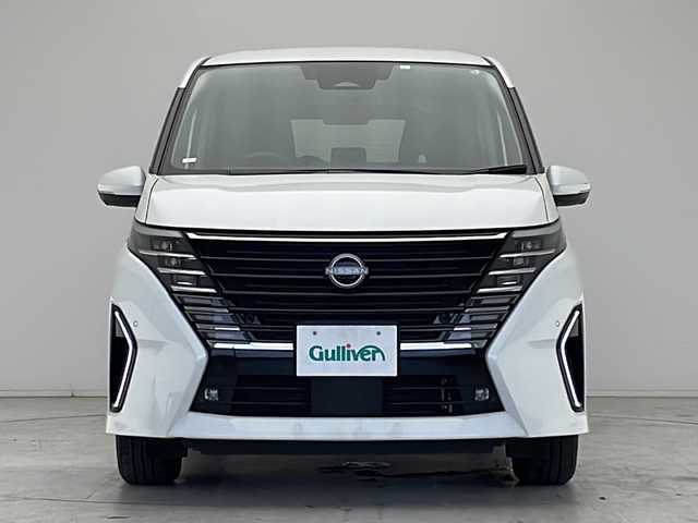 日産 セレナ ハイウェイスター V 愛知県 2023(令5)年 2.5万km プリズムホワイト プロパイロット/衝突被害軽減ブレーキ/純正ディスプレイオーディオ（ナビあり）/フリップダウンモニター/全方位カメラ/両側パワースライドドア/レーダークルーズコントロール/シートヒーター/Bluetooth/バックカメラ/イージーオープン機能/コーナーセンサー/純正アルミホイール/ETC2.0/ブラインドスポットモニター/LEDヘッドライト/パドルシフト/インテリジェントミラー/ステアリングヒーター/リアオートエアコン/オートマチックハイビーム/ステアリングスイッチ/スマートキー/プッシュスタート
