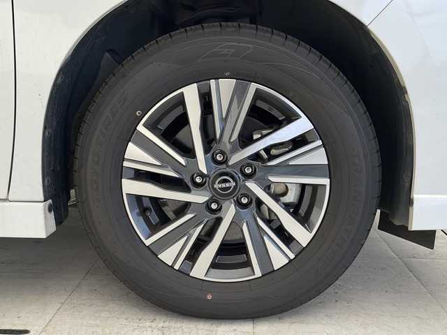 日産 セレナ ハイウェイスター V 愛知県 2023(令5)年 2.5万km プリズムホワイト プロパイロット/衝突被害軽減ブレーキ/純正ディスプレイオーディオ（ナビあり）/フリップダウンモニター/全方位カメラ/両側パワースライドドア/レーダークルーズコントロール/シートヒーター/Bluetooth/バックカメラ/イージーオープン機能/コーナーセンサー/純正アルミホイール/ETC2.0/ブラインドスポットモニター/LEDヘッドライト/パドルシフト/インテリジェントミラー/ステアリングヒーター/リアオートエアコン/オートマチックハイビーム/ステアリングスイッチ/スマートキー/プッシュスタート