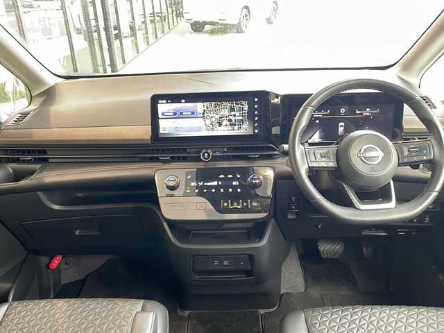 日産 セレナ ハイウェイスター V 愛知県 2023(令5)年 2.5万km プリズムホワイト プロパイロット/衝突被害軽減ブレーキ/純正ディスプレイオーディオ（ナビあり）/フリップダウンモニター/全方位カメラ/両側パワースライドドア/レーダークルーズコントロール/シートヒーター/Bluetooth/バックカメラ/イージーオープン機能/コーナーセンサー/純正アルミホイール/ETC2.0/ブラインドスポットモニター/LEDヘッドライト/パドルシフト/インテリジェントミラー/ステアリングヒーター/リアオートエアコン/オートマチックハイビーム/ステアリングスイッチ/スマートキー/プッシュスタート