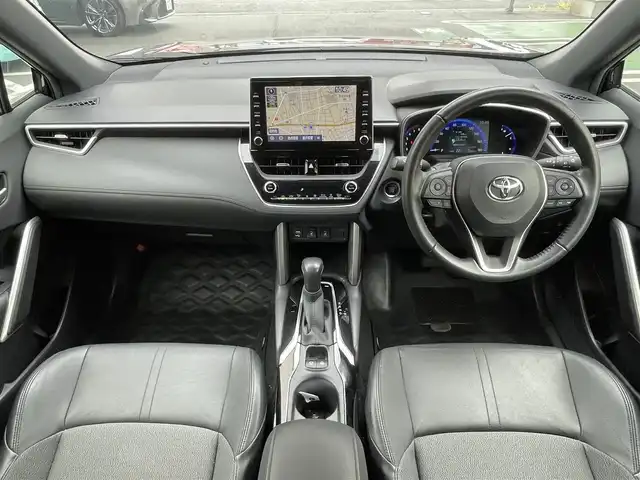 トヨタ カローラ クロス Z 福岡県 2022(令4)年 3.2万km アティチュードブラックマイカ ワンオーナー/純正ナビ/（AM/FM/USB/ミラーキャスト/Bluetooth）/横滑り防止/クルーズコントロール追従あり/レーンキープ/ハンズフリー/オートマチックハイビーム/オートホールド/パワーバックドア/パワーシート（運転席）/シートヒーター（運転席/助手席）/アラウンドビューモニター/ビルドインETC/純正アルミホイール/社外フロアマット/オートライト/フォグランプ/電格ミラー/保証書/取扱説明書/スペアキー×１