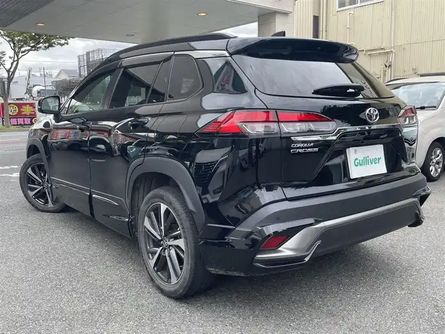 トヨタ カローラ クロス Z 福岡県 2022(令4)年 3.2万km アティチュードブラックマイカ ワンオーナー/純正ナビ/（AM/FM/USB/ミラーキャスト/Bluetooth）/横滑り防止/クルーズコントロール追従あり/レーンキープ/ハンズフリー/オートマチックハイビーム/オートホールド/パワーバックドア/パワーシート（運転席）/シートヒーター（運転席/助手席）/アラウンドビューモニター/ビルドインETC/純正アルミホイール/社外フロアマット/オートライト/フォグランプ/電格ミラー/保証書/取扱説明書/スペアキー×１