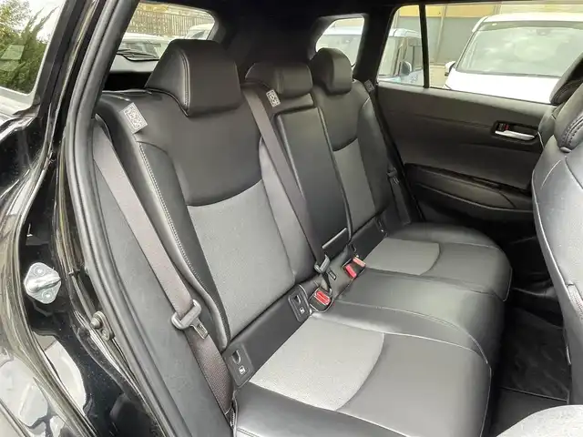 トヨタ カローラ クロス Z 福岡県 2022(令4)年 3.2万km アティチュードブラックマイカ ワンオーナー/純正ナビ/（AM/FM/USB/ミラーキャスト/Bluetooth）/横滑り防止/クルーズコントロール追従あり/レーンキープ/ハンズフリー/オートマチックハイビーム/オートホールド/パワーバックドア/パワーシート（運転席）/シートヒーター（運転席/助手席）/アラウンドビューモニター/ビルドインETC/純正アルミホイール/社外フロアマット/オートライト/フォグランプ/電格ミラー/保証書/取扱説明書/スペアキー×１