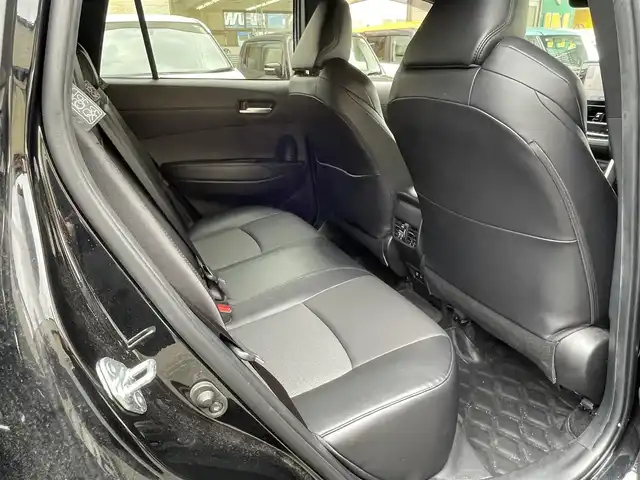 トヨタ カローラ クロス Z 福岡県 2022(令4)年 3.2万km アティチュードブラックマイカ ワンオーナー/純正ナビ/（AM/FM/USB/ミラーキャスト/Bluetooth）/横滑り防止/クルーズコントロール追従あり/レーンキープ/ハンズフリー/オートマチックハイビーム/オートホールド/パワーバックドア/パワーシート（運転席）/シートヒーター（運転席/助手席）/アラウンドビューモニター/ビルドインETC/純正アルミホイール/社外フロアマット/オートライト/フォグランプ/電格ミラー/保証書/取扱説明書/スペアキー×１