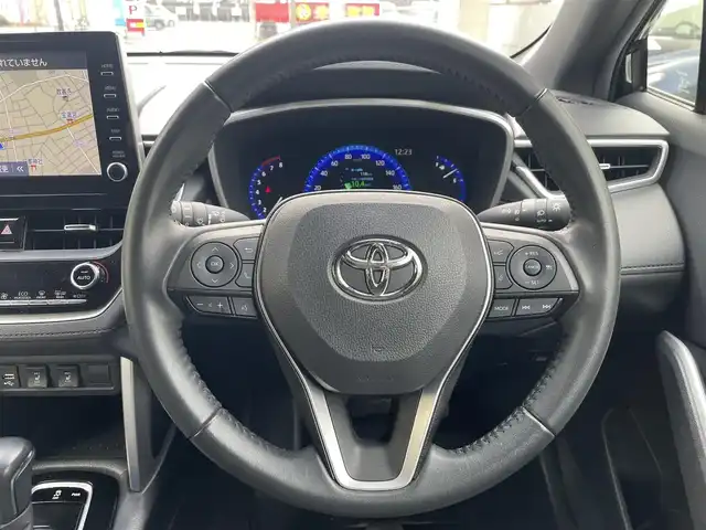 トヨタ カローラ クロス Z 福岡県 2022(令4)年 3.2万km アティチュードブラックマイカ ワンオーナー/純正ナビ/（AM/FM/USB/ミラーキャスト/Bluetooth）/横滑り防止/クルーズコントロール追従あり/レーンキープ/ハンズフリー/オートマチックハイビーム/オートホールド/パワーバックドア/パワーシート（運転席）/シートヒーター（運転席/助手席）/アラウンドビューモニター/ビルドインETC/純正アルミホイール/社外フロアマット/オートライト/フォグランプ/電格ミラー/保証書/取扱説明書/スペアキー×１