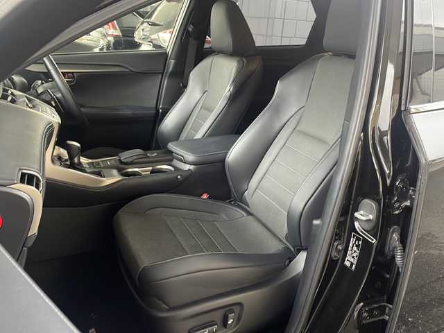 レクサス ＮＸ 200t Fスポーツ 愛知県 2015(平27)年 6.1万km スターライトブラックガラスフレーク サンルーフ/純正ナビ/フルセグＴＶ・ＣＤ・ＤＶＤ・Ｂｌｕｅｔｏｏｔｈ・ブルーレイ/パワーバックドア/黒レザーシート/前席シートヒーター/前席エアーシート/運転席メモリー機能付きパワーシート/ステアリングヒーター/クルーズコントロール/パドルシフト/オートブレーキホールド/オートライト/LEDヘッドライト/フォグランプ/社外前方ドライブレコーダー（ケンウッド）/アイドリングストップ/ステアリングスイッチ/ビルトインＥＴＣ/左側サイドカメラ/純正フロアマット/純正ドアバイザー/カードキー/スマートキー/プッシュスタート/スペアキー/保証書/取扱説明書/整備記録簿（H30.R6）