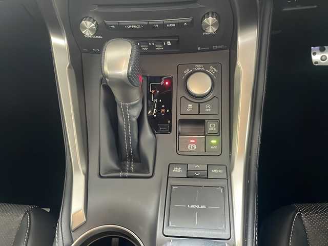 レクサス ＮＸ 200t Fスポーツ 愛知県 2015(平27)年 6.1万km スターライトブラックガラスフレーク サンルーフ/純正ナビ/フルセグＴＶ・ＣＤ・ＤＶＤ・Ｂｌｕｅｔｏｏｔｈ・ブルーレイ/パワーバックドア/黒レザーシート/前席シートヒーター/前席エアーシート/運転席メモリー機能付きパワーシート/ステアリングヒーター/クルーズコントロール/パドルシフト/オートブレーキホールド/オートライト/LEDヘッドライト/フォグランプ/社外前方ドライブレコーダー（ケンウッド）/アイドリングストップ/ステアリングスイッチ/ビルトインＥＴＣ/左側サイドカメラ/純正フロアマット/純正ドアバイザー/カードキー/スマートキー/プッシュスタート/スペアキー/保証書/取扱説明書/整備記録簿（H30.R6）