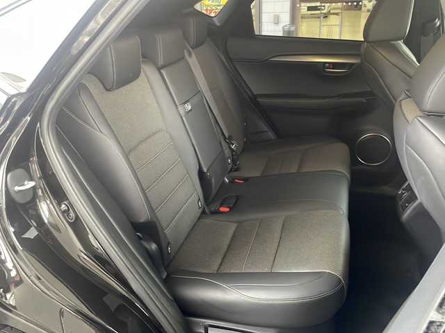 レクサス ＮＸ 200t Fスポーツ 愛知県 2015(平27)年 6.1万km スターライトブラックガラスフレーク サンルーフ/純正ナビ/フルセグＴＶ・ＣＤ・ＤＶＤ・Ｂｌｕｅｔｏｏｔｈ・ブルーレイ/パワーバックドア/黒レザーシート/前席シートヒーター/前席エアーシート/運転席メモリー機能付きパワーシート/ステアリングヒーター/クルーズコントロール/パドルシフト/オートブレーキホールド/オートライト/LEDヘッドライト/フォグランプ/社外前方ドライブレコーダー（ケンウッド）/アイドリングストップ/ステアリングスイッチ/ビルトインＥＴＣ/左側サイドカメラ/純正フロアマット/純正ドアバイザー/カードキー/スマートキー/プッシュスタート/スペアキー/保証書/取扱説明書/整備記録簿（H30.R6）