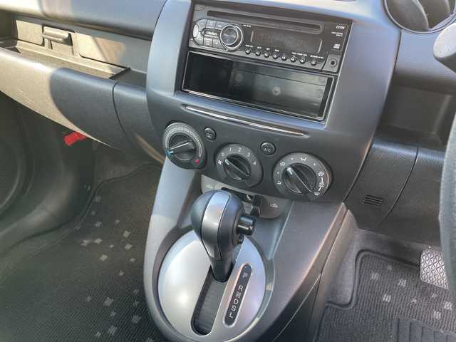 マツダ デミオ 13C 神奈川県 2012(平24)年 8.5万km アークティックホワイト カーオーディオ（CD/AUX）/リモコンキー　/ドアバイザー　/ハロゲンヘッドライト　/純正フロアマット　/リモコンキー　/ABS　/Wエアバック　/保証書　/取扱説明書　/記録簿　/パワーステアリング　/パワーウィンドウ