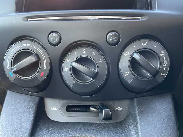 マツダ デミオ 13C 神奈川県 2012(平24)年 8.5万km アークティックホワイト カーオーディオ（CD/AUX）/リモコンキー　/ドアバイザー　/ハロゲンヘッドライト　/純正フロアマット　/リモコンキー　/ABS　/Wエアバック　/保証書　/取扱説明書　/記録簿　/パワーステアリング　/パワーウィンドウ