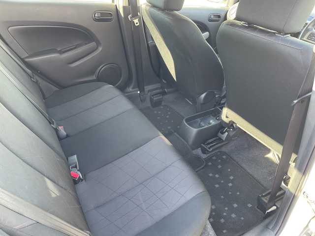 マツダ デミオ 13C 神奈川県 2012(平24)年 8.5万km アークティックホワイト カーオーディオ（CD/AUX）/リモコンキー　/ドアバイザー　/ハロゲンヘッドライト　/純正フロアマット　/リモコンキー　/ABS　/Wエアバック　/保証書　/取扱説明書　/記録簿　/パワーステアリング　/パワーウィンドウ