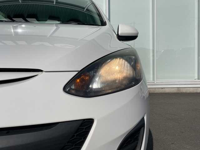 マツダ デミオ 13C 神奈川県 2012(平24)年 8.5万km アークティックホワイト カーオーディオ（CD/AUX）/リモコンキー　/ドアバイザー　/ハロゲンヘッドライト　/純正フロアマット　/リモコンキー　/ABS　/Wエアバック　/保証書　/取扱説明書　/記録簿　/パワーステアリング　/パワーウィンドウ