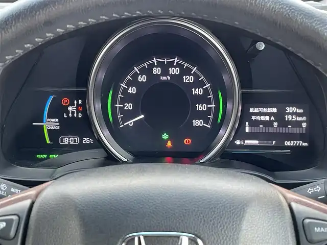 ホンダ フィット ハイブリット Fコンフォートエディション 山梨県 2018(平30)年 6.3万km ブリティッシュグリーンP 純正ギャザーズナビ（VXM-194VFi）/Bluetooth/TV/CD/DVD/FM/AM/バックカメラ/ビルトインETC/両席シートヒーター/クルーズコントロール/横滑り防止装置/衝突被害軽減システム/車線逸脱防止装置/ステアリングスイッチ/社外15インチアルミホイール/スマートキー/プッシュスタート/スペアキー/ドアバイザー/ウィンカーミラー/フォグランプ/ISOFIX