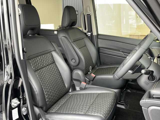 日産 セレナ 愛知県 2024(令6)年 0.3万km ダイヤモンドブラック プロパイロット/衝突被害軽減ブレーキ/純正12.4インチディスプレイオーディオ（ナビあり）/全方位カメラ/両側パワースライドドア/クルーズコントロール/シートヒーター/フルセグTV/Bluetooth/バックカメラ/コーナーセンサー/純正アルミホイール/ETC2.0/ブラインドスポットモニター/インテリジェントミラー/リアオートエアコン/パドルシフト/ステアリングヒーター/オートマチックハイビーム/ステアリングスイッチ/スマートキー/プッシュスタート