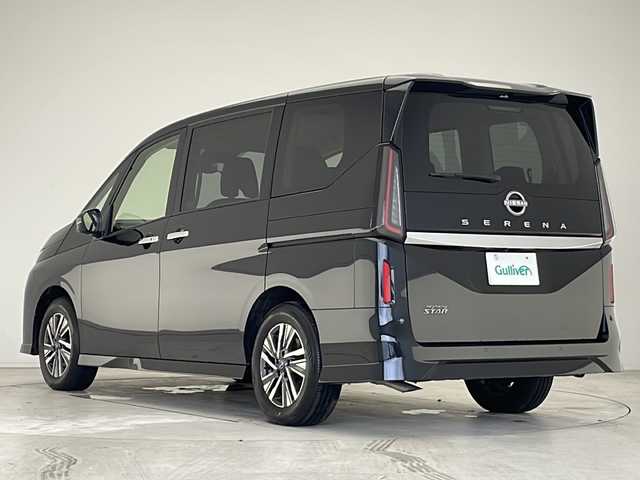 日産 セレナ 愛知県 2024(令6)年 0.3万km ダイヤモンドブラック プロパイロット/衝突被害軽減ブレーキ/純正12.4インチディスプレイオーディオ（ナビあり）/全方位カメラ/両側パワースライドドア/クルーズコントロール/シートヒーター/フルセグTV/Bluetooth/バックカメラ/コーナーセンサー/純正アルミホイール/ETC2.0/ブラインドスポットモニター/インテリジェントミラー/リアオートエアコン/パドルシフト/ステアリングヒーター/オートマチックハイビーム/ステアリングスイッチ/スマートキー/プッシュスタート