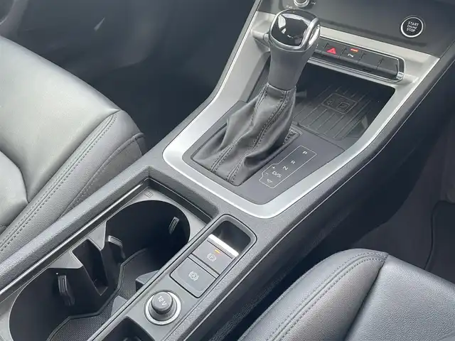 アウディ Ｑ３ 35TFSI アドバンスド 東京都 2021(令3)年 4.3万km グレイシアホワイトメタリック バーチャルコックピット/ベーシックパッケージ/　・シートヒーター （フロント）/　・シート電動調整機能 （フロント）/　・オートマチックテールゲート/　・アウディホールドアシスト/　・ランバーサポート 4ウェイ （フロント）/　・アウディドライブセレクト/アシスタンスパッケージ/　・アダプティブクルーズアシスト/　・エマージェンシーアシスト/　・ハイビームアシスト/　・サイドアシスト/　・リヤクロストラフィックアシスト/テクノロジーパッケージ/　・スマートフォンインターフェース/　・ワイヤレスチャージング/純正MMIナビゲーション/サラウンドビューカメラ/LEDヘッドライト/ルーフレール/アドバンストキーシステム/純正ドライブレコーダー