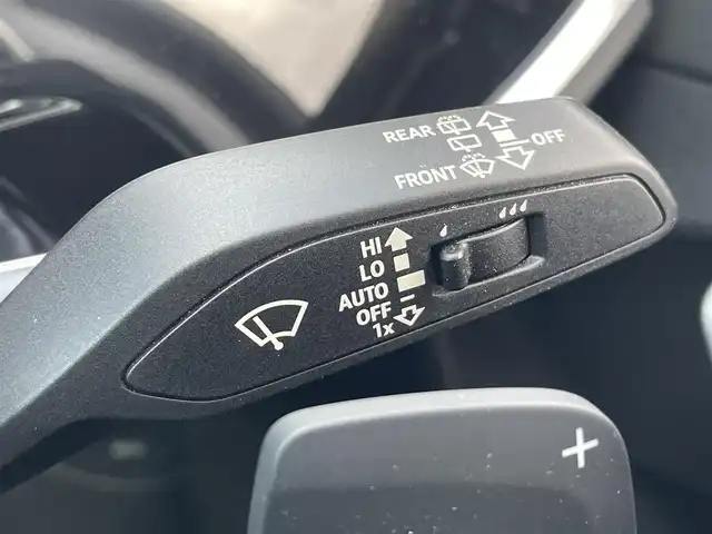アウディ Ｑ３ 35TFSI アドバンスド 東京都 2021(令3)年 4.3万km グレイシアホワイトメタリック バーチャルコックピット/ベーシックパッケージ/　・シートヒーター （フロント）/　・シート電動調整機能 （フロント）/　・オートマチックテールゲート/　・アウディホールドアシスト/　・ランバーサポート 4ウェイ （フロント）/　・アウディドライブセレクト/アシスタンスパッケージ/　・アダプティブクルーズアシスト/　・エマージェンシーアシスト/　・ハイビームアシスト/　・サイドアシスト/　・リヤクロストラフィックアシスト/テクノロジーパッケージ/　・スマートフォンインターフェース/　・ワイヤレスチャージング/純正MMIナビゲーション/サラウンドビューカメラ/LEDヘッドライト/ルーフレール/アドバンストキーシステム/純正ドライブレコーダー