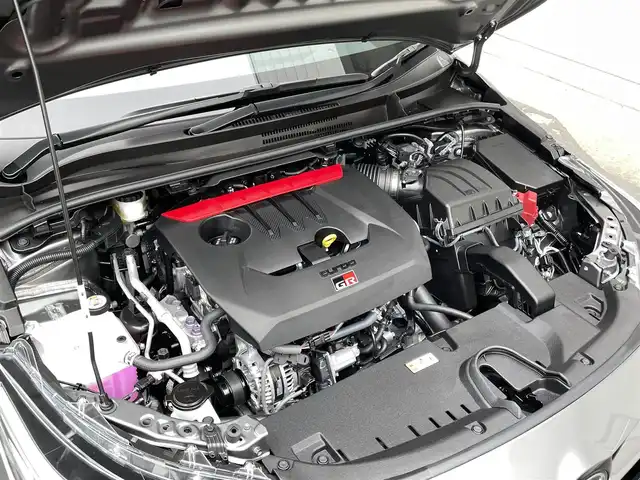 トヨタ ＧＲカローラ RZ 千葉県 2025(令7)年 0.1千km グレーＭ ワンオーナー/後期モデル/ボディーカラー：プレシャスメタル（カラーコード：1L5)/登録時走行距離90km/6速MT/トヨタセーフティセンス/　・プリクラッシュセーフティ/　・レーントレーシングアシスト(LTA)/　・レーダークルーズ（ACC）/　・オートハイビーム(AHB)/　・ロードサインアシスト(RSA)/　・プロアクティブドライビングアシスト(PDA)/　・発進遅れ告知機能(TMN)/　・ブラインドスポットモニター(BSM)/LEDヘッドライト/サブラジエーター（メーカーオプション）/カーボンルーフ/ディスプレイオーディオPlus（8インチHDディスプレイ）/　・ナビ/フルセグTV/BlueTooth//　・AppleCarPlay/AndroidAuto/Miracast対応/JBLスピーカー/ワイヤレスチャージ（置くだけ充電）/ETC2.0/D/N席シートヒーター（Hi/Lo切り替え式）/取説/保証書/スペアキー