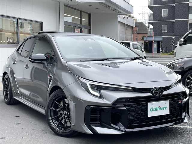 トヨタ ＧＲカローラ RZ 千葉県 2025(令7)年 0.1千km グレーＭ ワンオーナー/後期モデル/ボディーカラー：プレシャスメタル（カラーコード：1L5)/登録時走行距離90km/6速MT/トヨタセーフティセンス/　・プリクラッシュセーフティ/　・レーントレーシングアシスト(LTA)/　・レーダークルーズ（ACC）/　・オートハイビーム(AHB)/　・ロードサインアシスト(RSA)/　・プロアクティブドライビングアシスト(PDA)/　・発進遅れ告知機能(TMN)/　・ブラインドスポットモニター(BSM)/LEDヘッドライト/サブラジエーター（メーカーオプション）/カーボンルーフ/ディスプレイオーディオPlus（8インチHDディスプレイ）/　・ナビ/フルセグTV/BlueTooth//　・AppleCarPlay/AndroidAuto/Miracast対応/JBLスピーカー/ワイヤレスチャージ（置くだけ充電）/ETC2.0/D/N席シートヒーター（Hi/Lo切り替え式）/取説/保証書/スペアキー