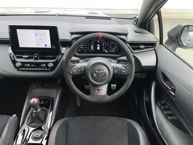 トヨタ ＧＲカローラ RZ 千葉県 2025(令7)年 0.1千km グレーＭ ワンオーナー/後期モデル/ボディーカラー：プレシャスメタル（カラーコード：1L5)/登録時走行距離90km/6速MT/トヨタセーフティセンス/　・プリクラッシュセーフティ/　・レーントレーシングアシスト(LTA)/　・レーダークルーズ（ACC）/　・オートハイビーム(AHB)/　・ロードサインアシスト(RSA)/　・プロアクティブドライビングアシスト(PDA)/　・発進遅れ告知機能(TMN)/　・ブラインドスポットモニター(BSM)/LEDヘッドライト/サブラジエーター（メーカーオプション）/カーボンルーフ/ディスプレイオーディオPlus（8インチHDディスプレイ）/　・ナビ/フルセグTV/BlueTooth//　・AppleCarPlay/AndroidAuto/Miracast対応/JBLスピーカー/ワイヤレスチャージ（置くだけ充電）/ETC2.0/D/N席シートヒーター（Hi/Lo切り替え式）/取説/保証書/スペアキー