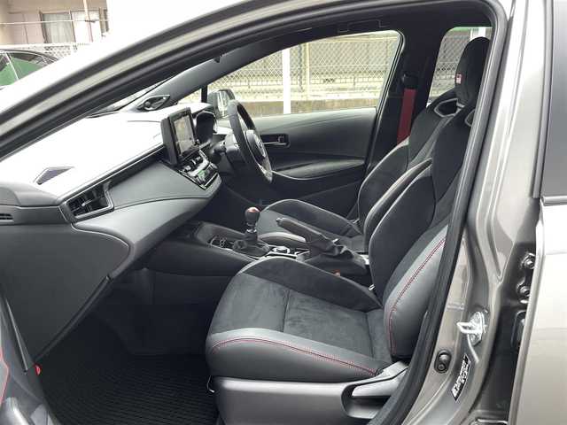 トヨタ ＧＲカローラ RZ 千葉県 2025(令7)年 0.1千km グレーＭ ワンオーナー/後期モデル/ボディーカラー：プレシャスメタル（カラーコード：1L5)/登録時走行距離90km/6速MT/トヨタセーフティセンス/　・プリクラッシュセーフティ/　・レーントレーシングアシスト(LTA)/　・レーダークルーズ（ACC）/　・オートハイビーム(AHB)/　・ロードサインアシスト(RSA)/　・プロアクティブドライビングアシスト(PDA)/　・発進遅れ告知機能(TMN)/　・ブラインドスポットモニター(BSM)/LEDヘッドライト/サブラジエーター（メーカーオプション）/カーボンルーフ/ディスプレイオーディオPlus（8インチHDディスプレイ）/　・ナビ/フルセグTV/BlueTooth//　・AppleCarPlay/AndroidAuto/Miracast対応/JBLスピーカー/ワイヤレスチャージ（置くだけ充電）/ETC2.0/D/N席シートヒーター（Hi/Lo切り替え式）/取説/保証書/スペアキー