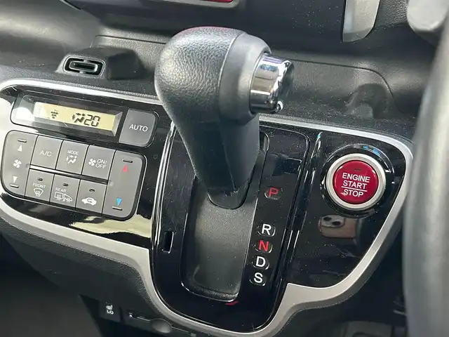 ホンダ Ｎ ＢＯＸ G ターボ SSパッケージ 滋賀県 2016(平28)年 7.6万km ブリティッシュグリーンP 純正ナビ/（AM/FM/CD/DVD/Bluetooth/TVフルセグ/iPod/SD/）/両側パワースライドドア/バックカメラ/ビルトインETC/シートヒーターD/N/前後ドライブレコーダー/夏タイヤ積込み/横滑り防止装置/オートライト/ステアリングスイッチ/スマートキー/プッシュスタート/スペアキー/オートエアコン/パドルシフト/ドアバイザー/純正フロアマット/ECON/後席サンバイザー/電動格納ミラー