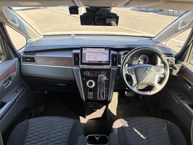 三菱 デリカＤ：５ P 愛媛県 2021(令3)年 3.9万km ポーラホワイト 禁煙車/ALPINE製11インチナビ/CD/DVD/フルセグTV/Bluetooth/HDMI/全方位カメラ/バックカメラ/ブラインドスポットモニター/ルームミラー式レーダー探知機(ASSURA/AR-5)/前後ドライブレコーダー(SDカードなし)/ETC/車内天井ルーフキャリア/衝突被害軽減システム/横滑り防止装置/レーンキープアシスト/レーダークルーズコントロール/LEDヘッドライト/フォグランプ/オートライト/オートマチックハイビーム/前席シートヒーター/運転席パワーシート/ステアリングヒーター/パドルシフト/オートステップ(左)/両側パワースライドドア/パワーバックドア/エンジンスタートボタン/スマートキー/純正フロアマット/NITRO POWER製16インチアルミホイール