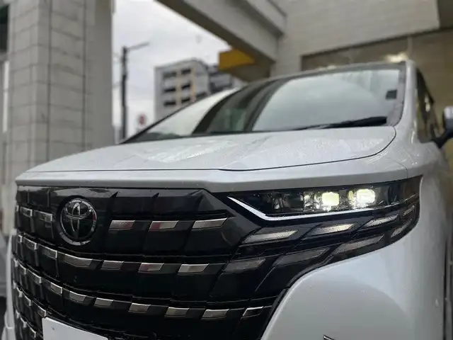トヨタ アルファードハイブリット Z 愛知県 2024(令6)年 1.1万km プラチナホワイトパールマイカ /当店買取/法人1オナ/モデリスタ20AW/純正アルミ積込//モデリスタエアロブルーイルミネーション付//モデリスタマフラー//モデリスタマルチカラーインテリアイルミ//パノラミックビューモニター//デジタルインナーミラー/ユニバーサルステップ//純正メーカーナビ/純正12.3型有機EL後席モニター//トヨタチームメイト/TSS/ETC2.0/Pソナー/Pアシスト//パワーゲート//フルセグTV/Carplay/Bluetooth/HDMI/typeC//サンルーフ/本革シート/Pシート/シートヒーター//シートベンチレーション/ステアリングヒーター//エアロドアバイザー//LEDヘッド/Aライト/AHB//ISOFIX/純正フロアマット/AC100V//社外セキュリティVIPER/社外インテリアパネル//保証書/取説/後席リモコン
